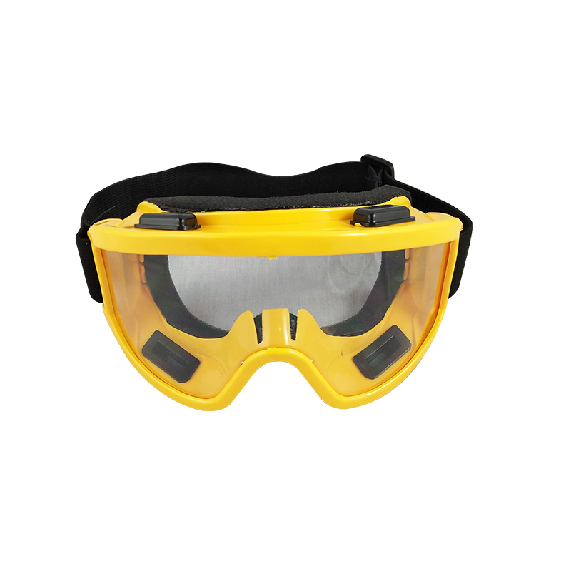 Protective goggles with sponge 